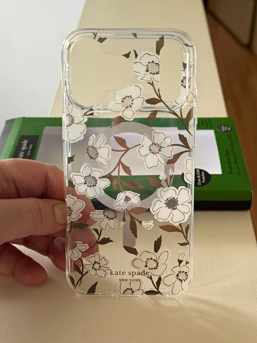 Brand new”Kate Spade”phone case for iPhone 17 Pro Max (MagSafe,12ft drop protec)